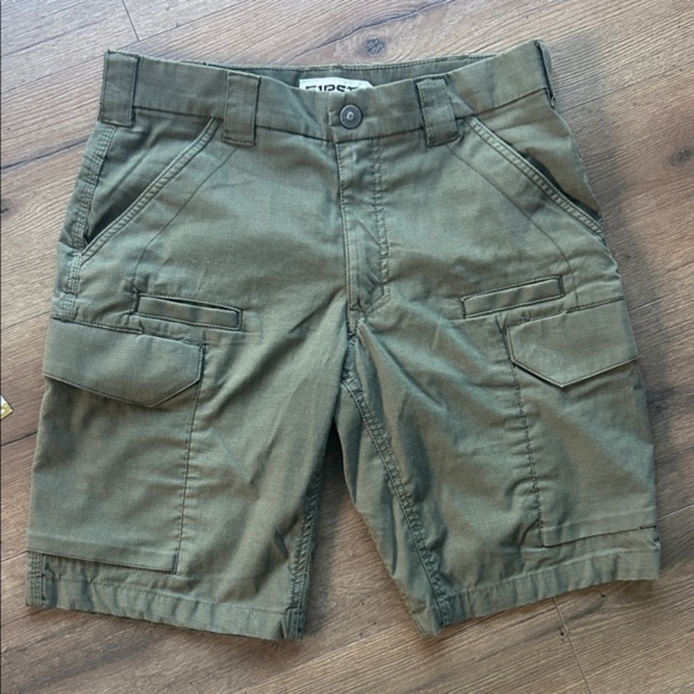 Versatile Green Cargo Shorts for Men